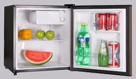 Pequeño refrigerador del apartamento con la caja del congelador buena refrescando la manija ahuecada funcionamiento